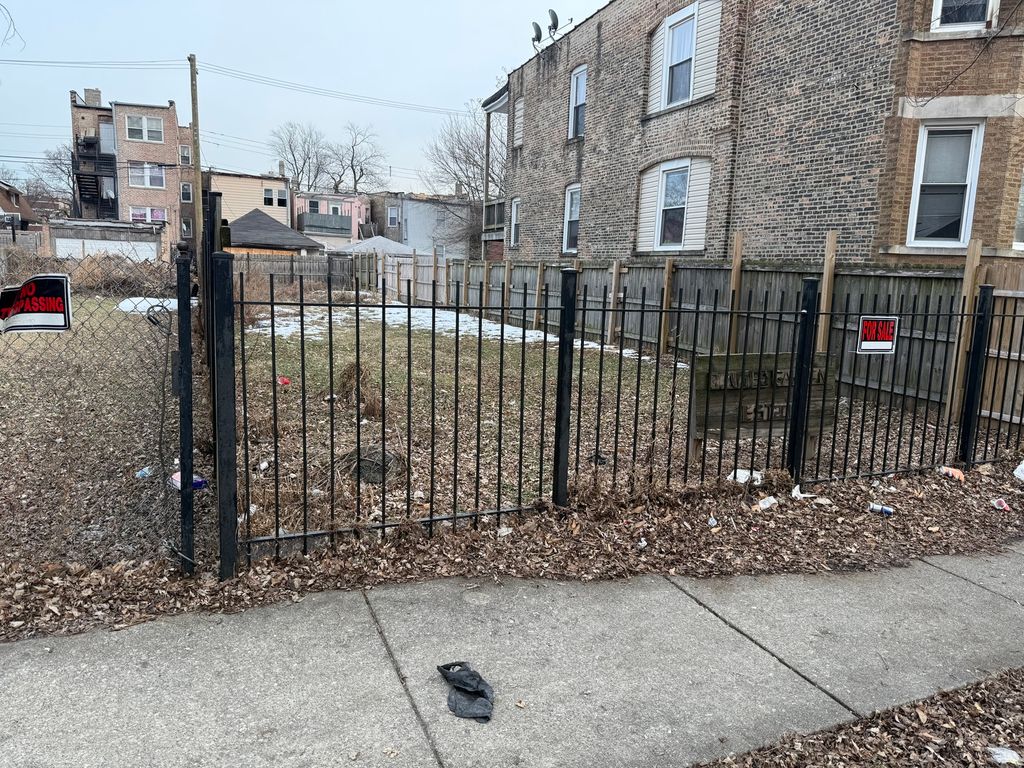 621 N Monticello Avenue, Chicago, IL 60624