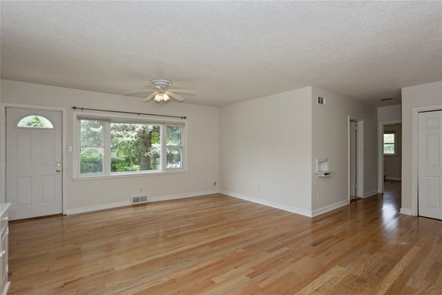 2131 Watrous Avenue, Des Moines, IA 50321