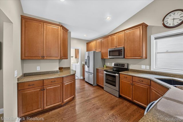 13141 Harbor Landings Drive 76, Fenton Charter Township, MI 48430