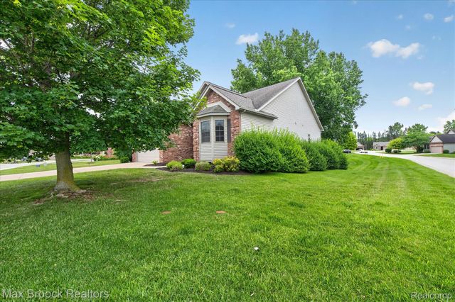 13141 Harbor Landings Drive 76, Fenton Charter Township, MI 48430