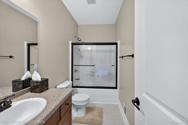 13141 Harbor Landings Drive 76, Fenton Charter Township, MI 48430
