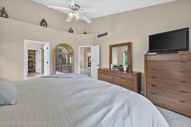 13141 Harbor Landings Drive 76, Fenton Charter Township, MI 48430