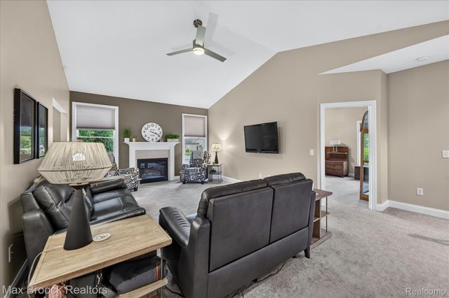 13141 Harbor Landings Drive 76, Fenton Charter Township, MI 48430