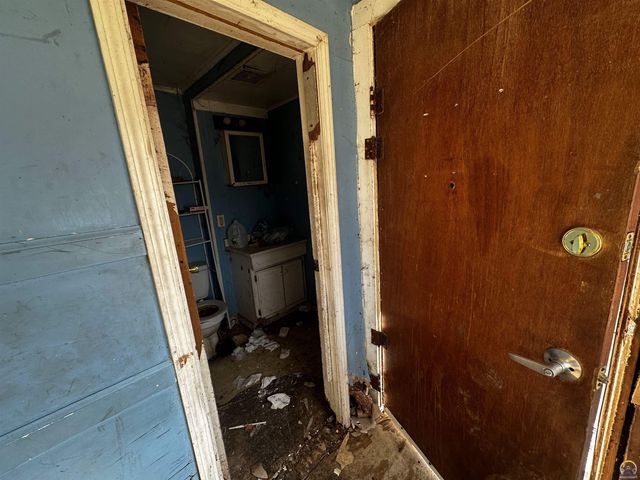 1315 SW 11th ST, Topeka, KS 66604