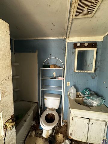 1315 SW 11th ST, Topeka, KS 66604