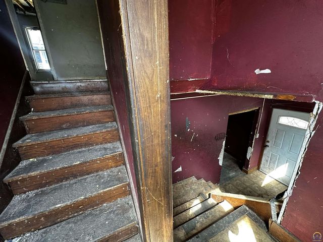 1315 SW 11th ST, Topeka, KS 66604