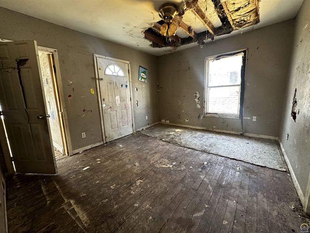 1315 SW 11th ST, Topeka, KS 66604