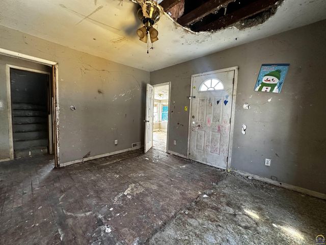 1315 SW 11th ST, Topeka, KS 66604