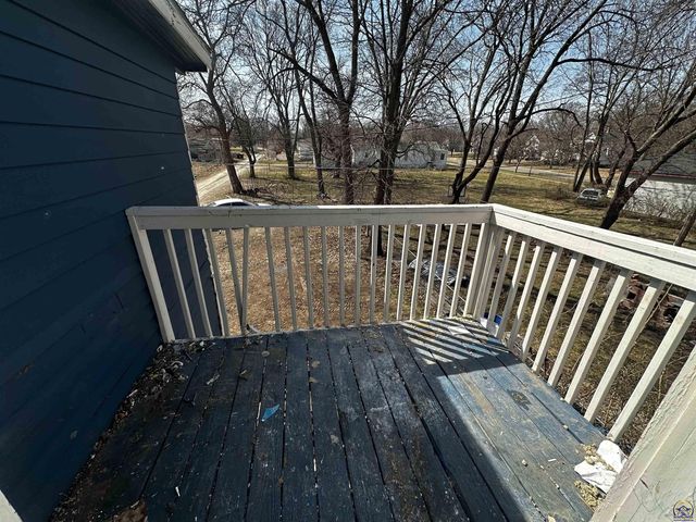 1315 SW 11th ST, Topeka, KS 66604