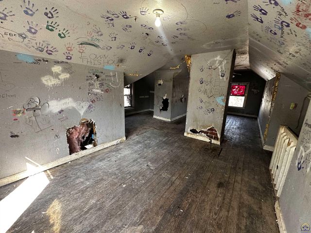 1315 SW 11th ST, Topeka, KS 66604