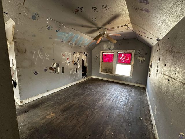 1315 SW 11th ST, Topeka, KS 66604