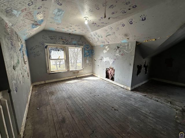 1315 SW 11th ST, Topeka, KS 66604