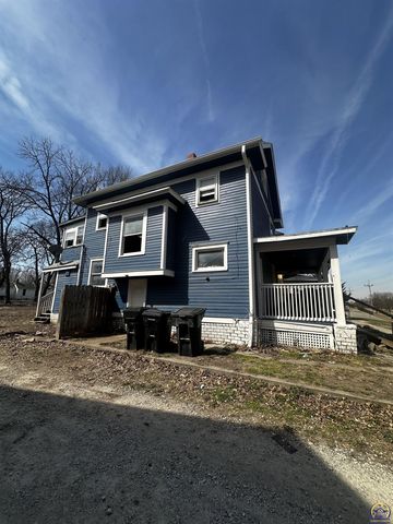 1315 SW 11th ST, Topeka, KS 66604