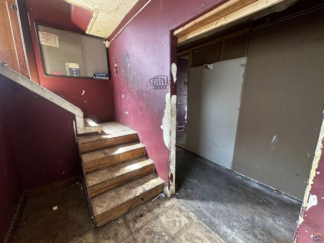 1315 SW 11th ST, Topeka, KS 66604