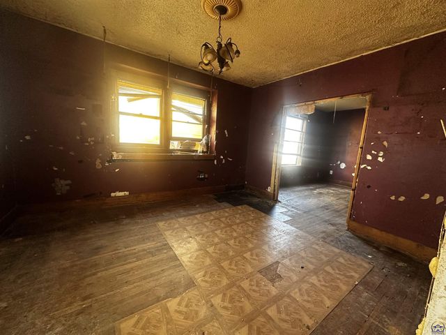 1315 SW 11th ST, Topeka, KS 66604