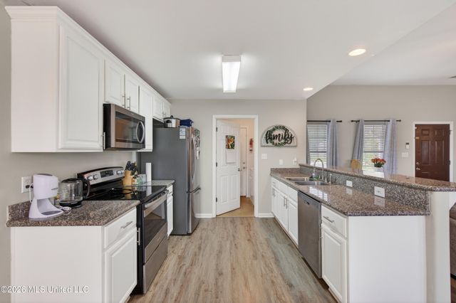2212 Paula Circle, Ocean Springs, MS 39564