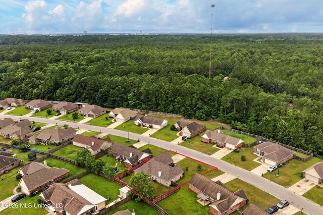 2212 Paula Circle, Ocean Springs, MS 39564