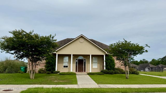 2212 Paula Circle, Ocean Springs, MS 39564