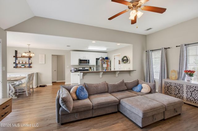 2212 Paula Circle, Ocean Springs, MS 39564