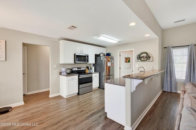 2212 Paula Circle, Ocean Springs, MS 39564