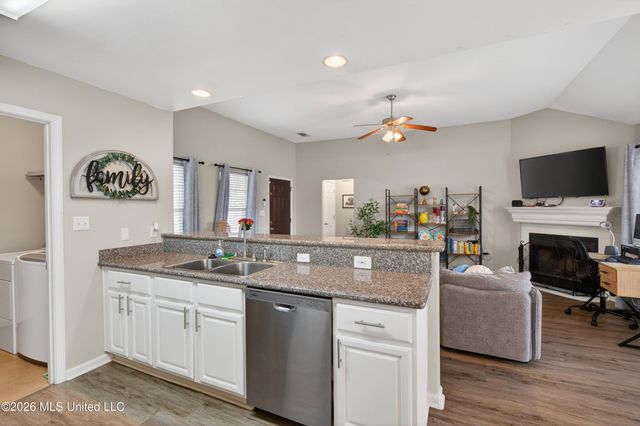 2212 Paula Circle, Ocean Springs, MS 39564