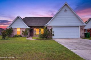 2212 Paula Circle, Ocean Springs, MS 39564