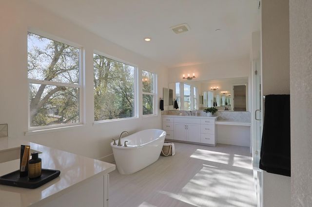 5638 Lakepointe Dr, Rocklin, CA 95677