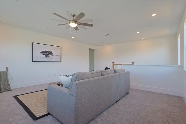 5638 Lakepointe Dr, Rocklin, CA 95677