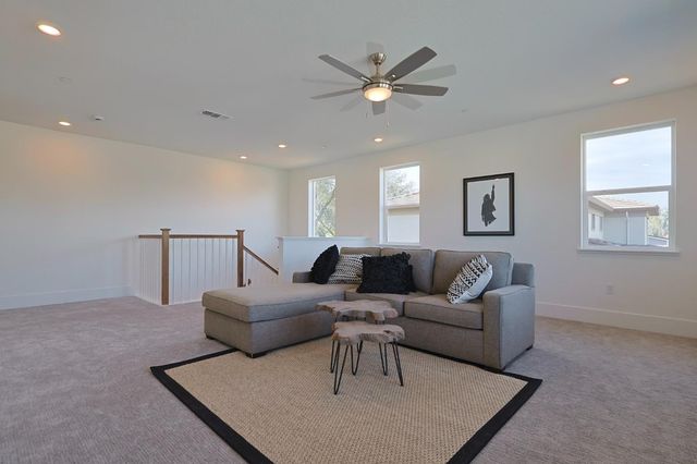 5638 Lakepointe Dr, Rocklin, CA 95677