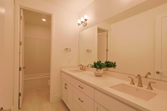 5638 Lakepointe Dr, Rocklin, CA 95677