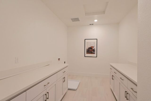 5638 Lakepointe Dr, Rocklin, CA 95677