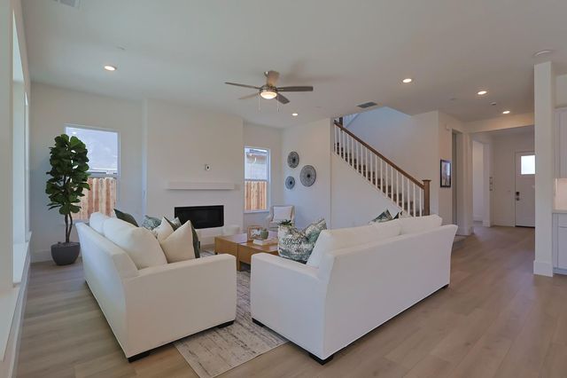 5638 Lakepointe Dr, Rocklin, CA 95677