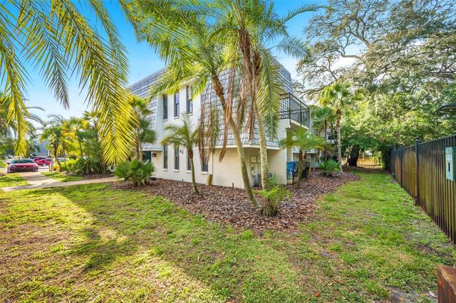 708 LYNDHURST 104, Dunedin, FL 34698