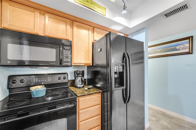 708 LYNDHURST 104, Dunedin, FL 34698