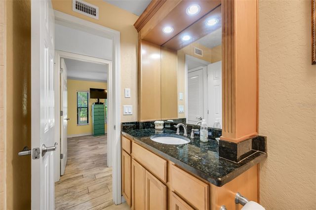 708 LYNDHURST 104, Dunedin, FL 34698