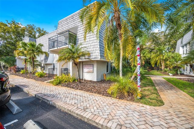 708 LYNDHURST 104, Dunedin, FL 34698