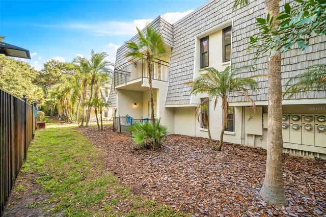 708 LYNDHURST 104, Dunedin, FL 34698