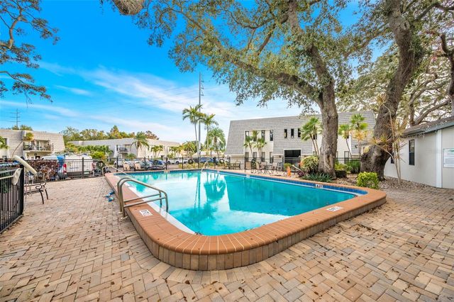 708 LYNDHURST 104, Dunedin, FL 34698