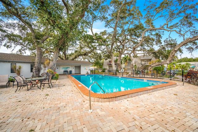 708 LYNDHURST 104, Dunedin, FL 34698