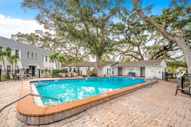 708 LYNDHURST 104, Dunedin, FL 34698