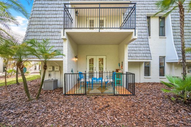 708 LYNDHURST 104, Dunedin, FL 34698