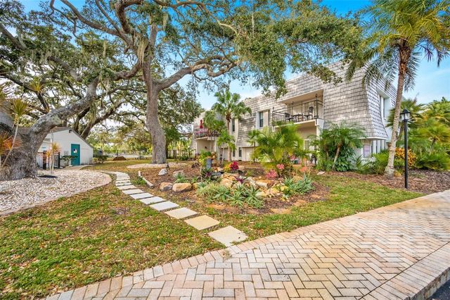 708 LYNDHURST 104, Dunedin, FL 34698