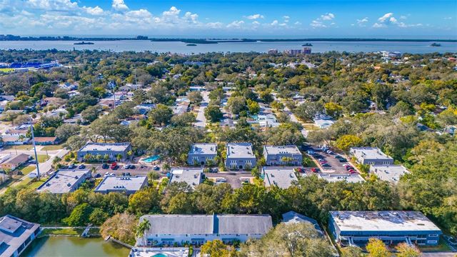 708 LYNDHURST 104, Dunedin, FL 34698