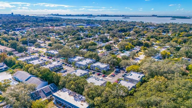 708 LYNDHURST 104, Dunedin, FL 34698