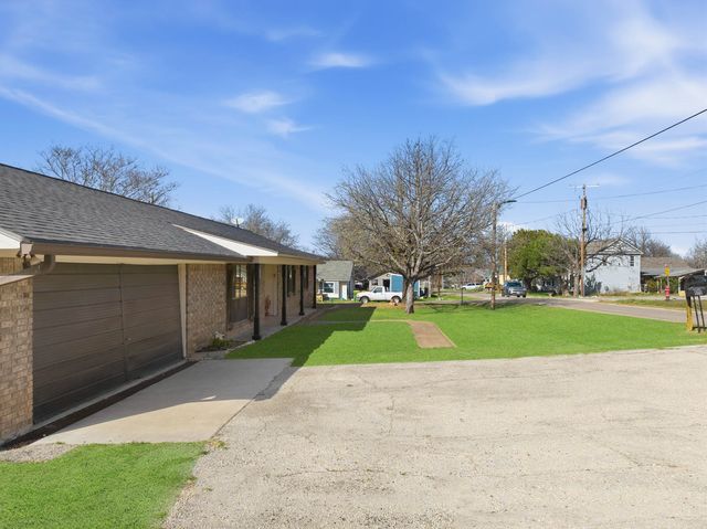 502 S 8th Street, Valley Mills, TX 76689