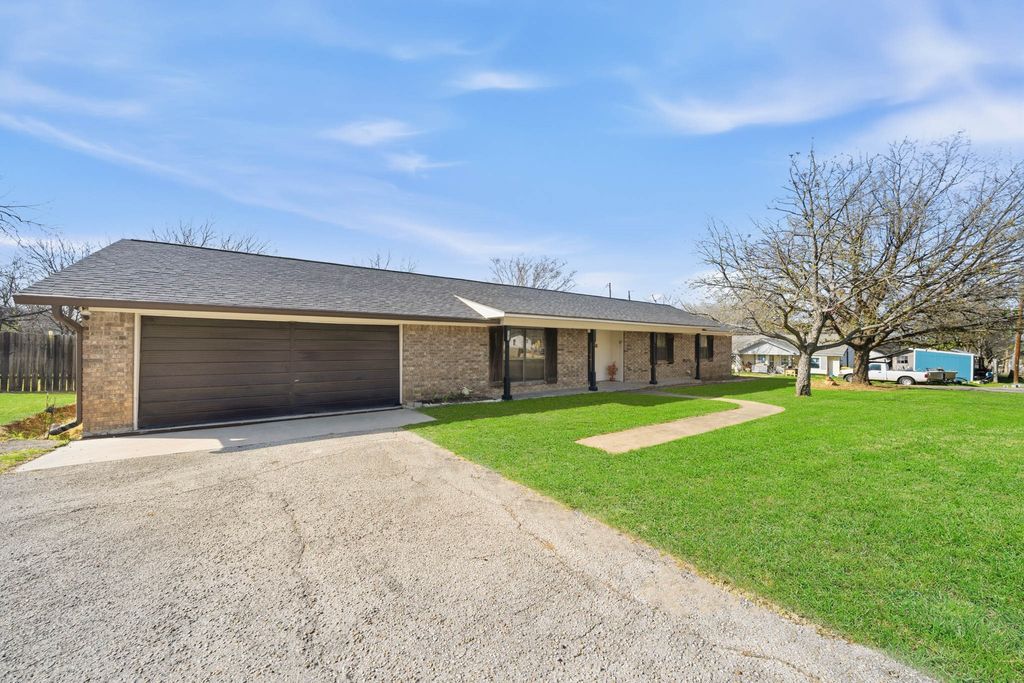 502 S 8th Street, Valley Mills, TX 76689