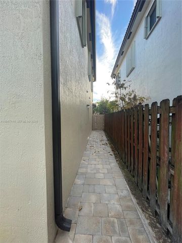 10417 SW 231st Ter, Miami, FL 33190