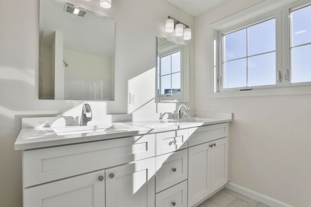 73 Crestview Way, Raymond, NH 03077