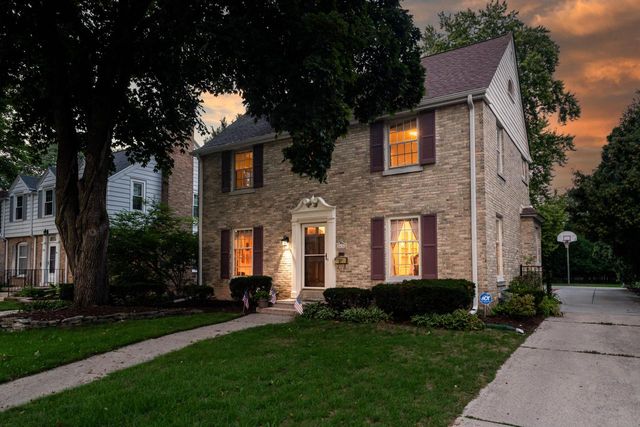 2630 N 88th STREET, Wauwatosa, WI 53226