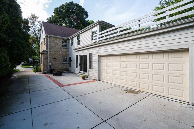 2630 N 88th STREET, Wauwatosa, WI 53226
